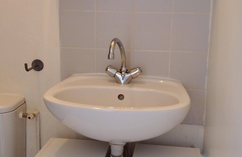 Maisons-Alfort Apartment | Cozy F1-Furnished Stay Near Vincennes Racetrack & Château