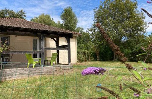 Compreignac Apartment | Cozy F1 Noir/Anis with Covered Terrace and Garden