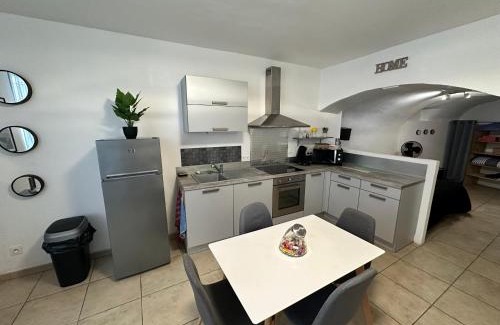 Pont-Saint-Esprit Apartment | Pet-Friendly F1 Apartment in the Heart of Pont-Saint Esprit