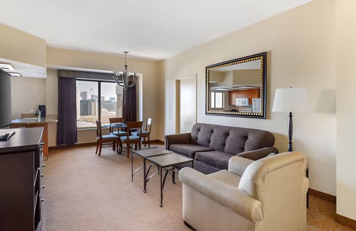 Las Vegas Resort | F1 track side Polo Towers Suites at Las Vegas Strip. 2 BR, 2 Baths, Full Kitchen