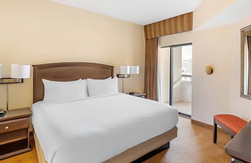 Las Vegas Resort | F1 track side Polo Towers Suites at Las Vegas Strip. 2 BR, 2 Baths, Full Kitchen