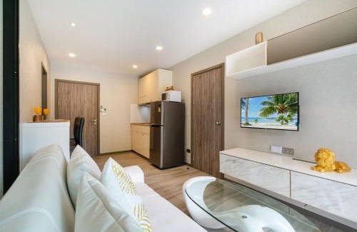 Sa Khu Apartment | Relaxing Oceanfront Suite with Pool and Hot Tub Access