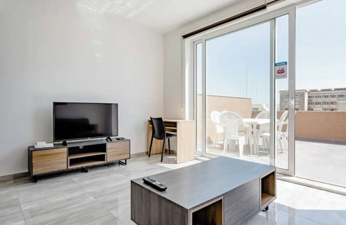 Msida Apartment | Bright Oceanfront Apartment F12 for Family Getaways