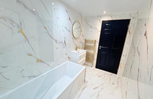 North Glasgow Apartment | F2 2BR Free Parking Walk Dis City