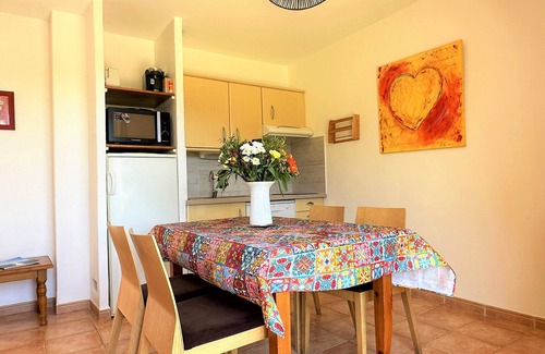 Figanieres Apartment | Cozy F2 Apartment with Pool and Kitchen for 4 Guests