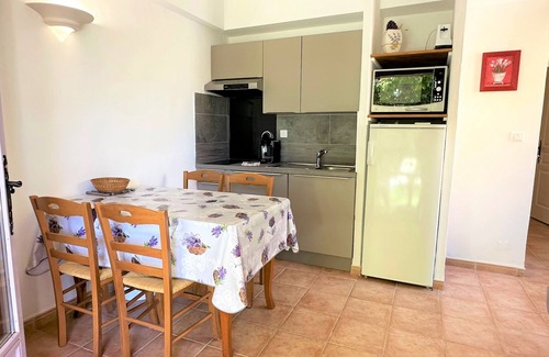 Figanieres Apartment | Cozy F2 Apartment with Pool and Kitchen for 4 Guests