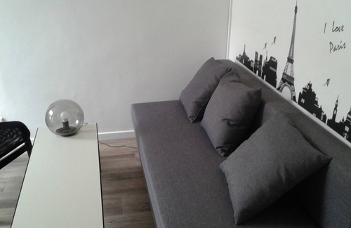 Ivry-port Apartment | Pet-Friendly F2 Apartment Near Paris with Kitchenette