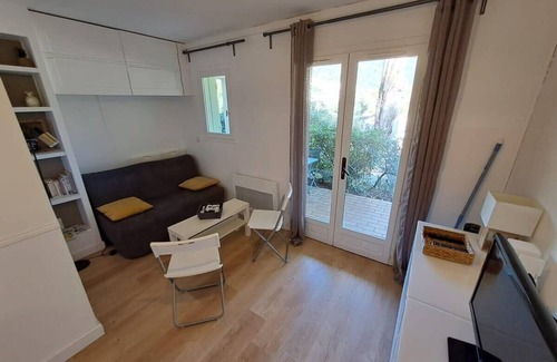 Le Lavandou Apartment | Discover T2 Domaine de la Pinède: Family-Friendly Retreat