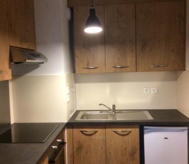 Neudorf Est Apartment | Explore F2 côté UGC: Child-Friendly Central Stay