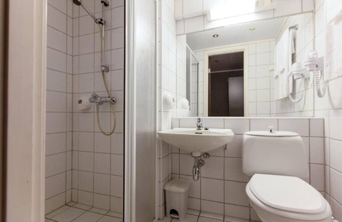 Mampong Hotel | F2 Hotel and Apartment