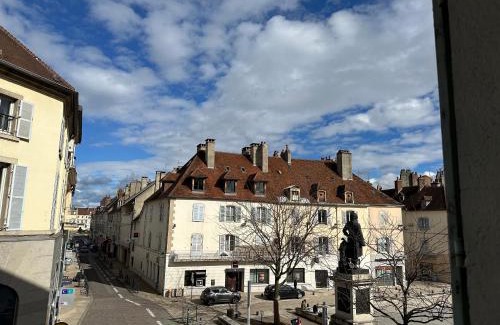 Lons-le-Saunier Apartment | Central Family Retreat in Lons: Convenient & Welcoming