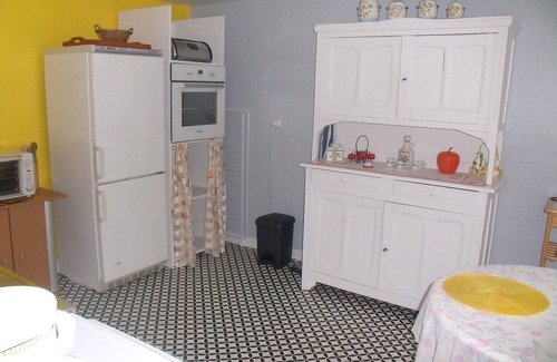 Badonviller House | Comfortable F2 Accommodation with Essential Kitchen Amenities