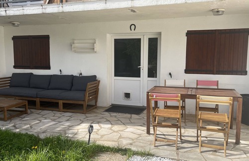 Villeneuve-le-Roi Apartment | Cozy Independent F2 Near RER C and Tram T9 with Spa