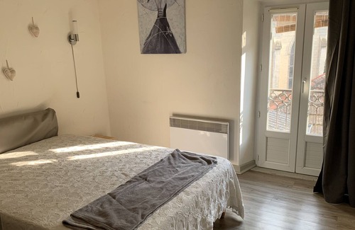Bedarieux (ornac) Apartment | Convenient F2: Steps to the Spa & Family-Friendly Amenities