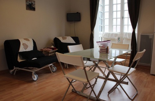 Mers-les-Bains Apartment | Oceanfront F2 in Mers les Bains with 9.8/10 Guest Rating