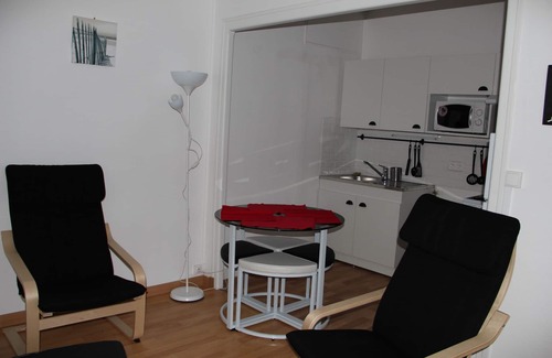 Mers-les-Bains Apartment | Cozy F2 with Sea View, Steps from the Beach in Mers les Bains