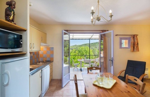 Figanieres Apartment | Family-Friendly F3 Apartment with Pool and Ocean Views