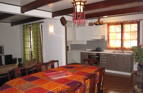 Petite-Ile House | Central F3 Apartment with Ocean View and Pool Access