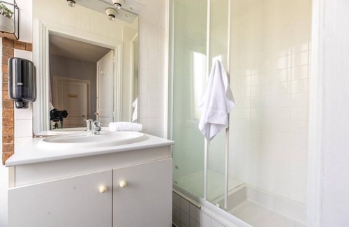 La Gare Apartment | Top-Rated F3 Av République with Garage & Breakfast Included
