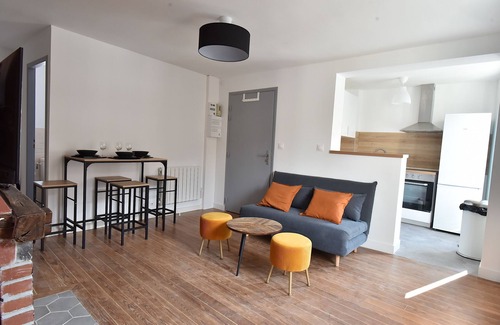 Linas Apartment | Welcoming F3: Renovated Retreat with Family-Friendly Amenities
