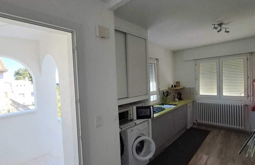 Le Cres Apartment | Tranquil F3 Neuf with Private Access, Pool & BBQ Area