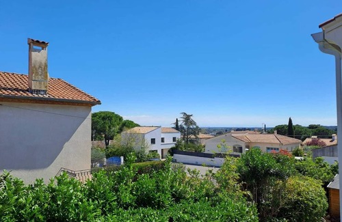 Le Cres Apartment | Tranquil F3 Neuf with Private Access, Pool & BBQ Area