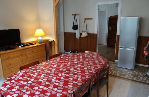 Mont-Dore Apartment | Cozy Garden-Level Retreat Near Thermes with Pool & Parking