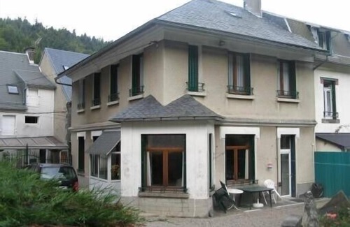 Mont-Dore Apartment | Cozy Garden-Level Retreat Near Thermes with Pool & Parking