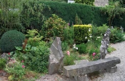 Mont-Dore Apartment | Cozy Garden-Level Retreat Near Thermes with Pool & Parking