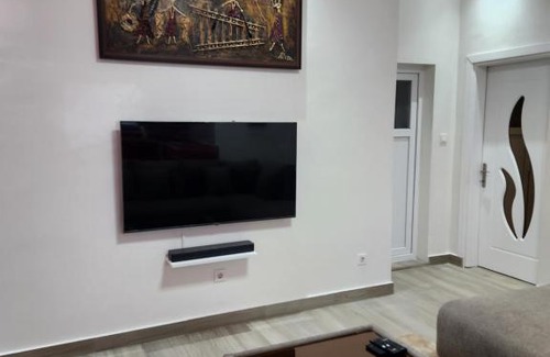 Point E Apartment | Pet-Friendly F3 Penthouse for Your Family Getaway