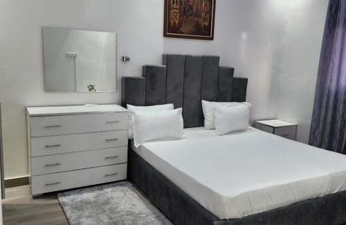 Point E Apartment | Pet-Friendly F3 Penthouse for Your Family Getaway