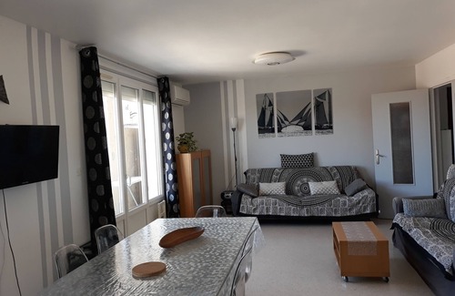 Palavas-les-Flots Apartment | Serene F4 PALAVAS: Oceanfront Bliss & 9.8/10 Guest Rating