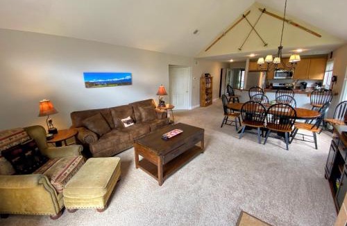 Bretton Woods Villa | Beautiful Home Overlooking Golf Course in Bretton Woods
