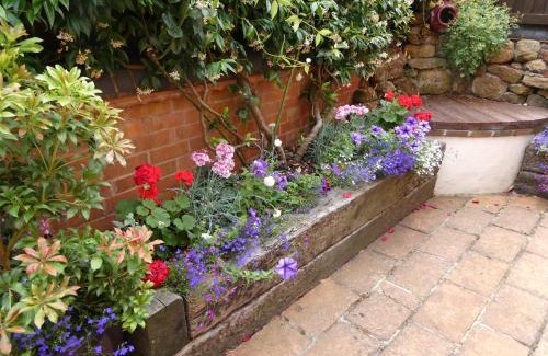 Avon Dassett House | Cozy 2-Bed Cotswolds Cottage with Private Courtyard
