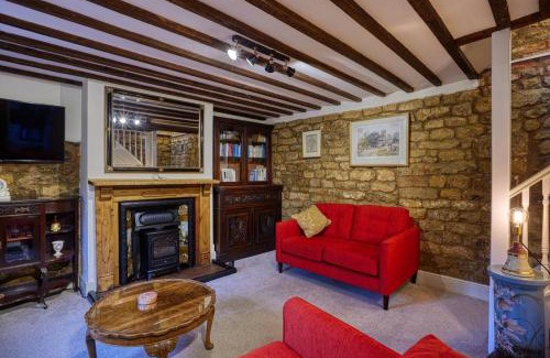 Avon Dassett House | Cozy 2-Bed Cotswolds Cottage with Private Courtyard