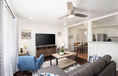 Fresno House | Fab 2B/2Bth, All New & Easy Access to US99