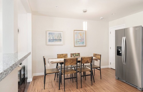 Fresno House | Fab 2B/2Bth, All New & Easy Access to US99