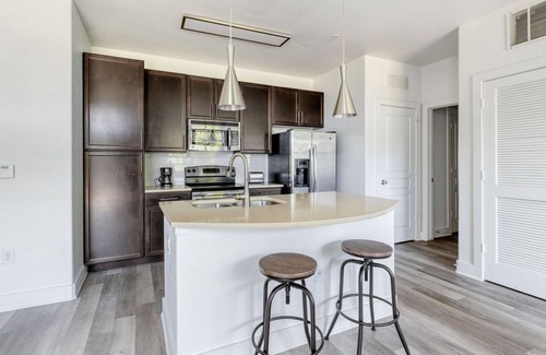 Gateway Apartment | Inviting Arboretum 1BR with Pool, Gym & Lounge Near Dining