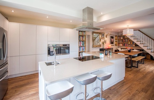 Braunton House | Spacious House Steps from Devon’s Surf Beaches and Village