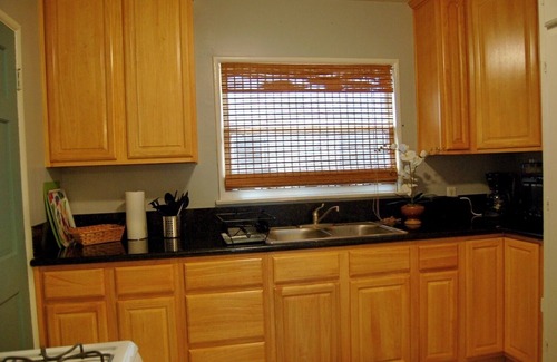 Valley Glen Apartment | Pet-Friendly Condo with Ocean View & Top Guest Rating 9/10