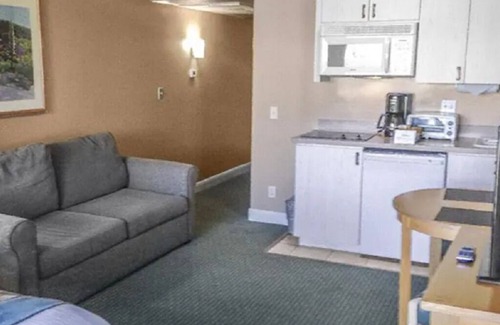 Canyon Corridor Condo | Family-Friendly FAB JR VILLA with Pool and Waterslide