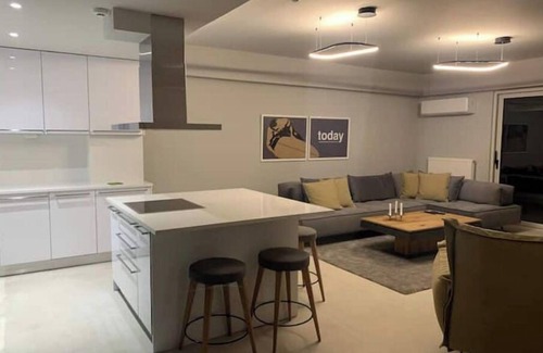 Athens City Centre Apartment | Stunning Flat in Central Athens with Acropolis Views