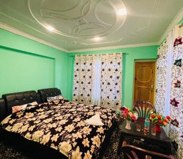 Srinagar Villa | Cozy Fab Ocean Guest House with Restaurant and Breakfast