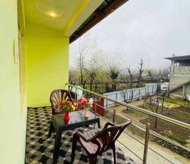 Srinagar Villa | Cozy Fab Ocean Guest House with Restaurant and Breakfast