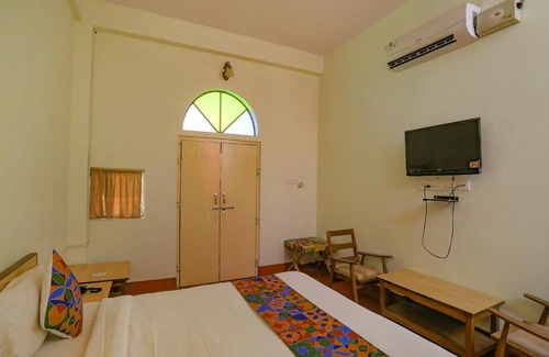 Amer Bed & Breakfast | Relax at FabEscape Anand Mahal with Pool & Breakfast
