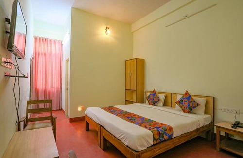 Amer Bed & Breakfast | Relax at FabEscape Anand Mahal with Pool & Breakfast