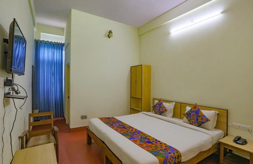 Amer Bed & Breakfast | Relax at FabEscape Anand Mahal with Pool & Breakfast