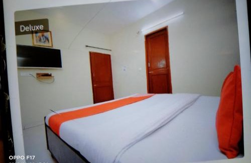 Sector 45 Hotel | Comfortable Stay at FabExpress Diamond Sec 45 for Families