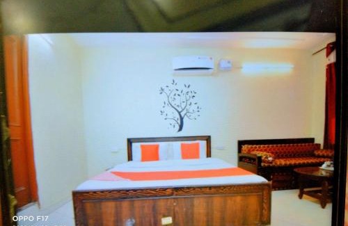 Sector 45 Hotel | Comfortable Stay at FabExpress Diamond Sec 45 for Families
