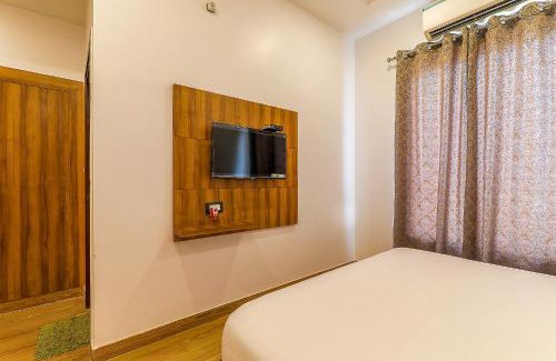 Indira Nagar Hotel | Discover FabExpress Global Inn: Family-Friendly Comfort